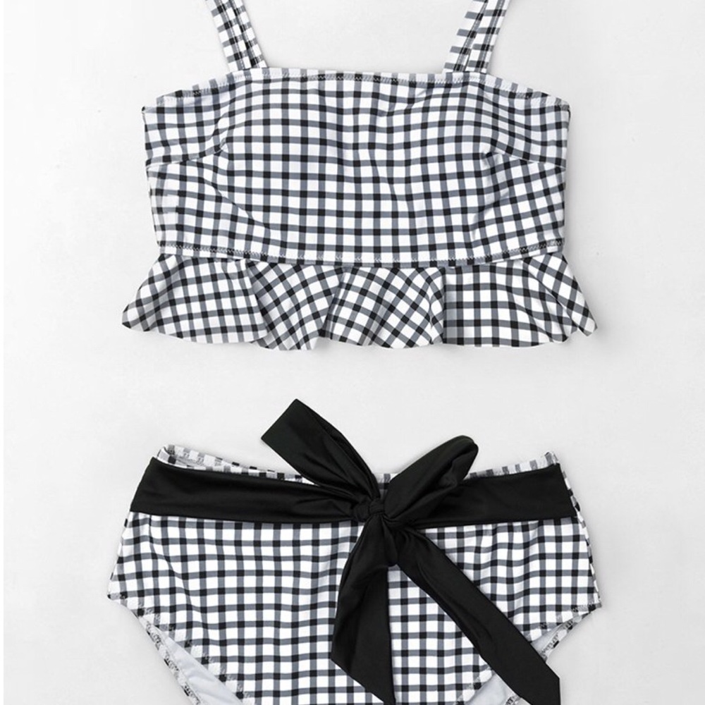 Cupshe black n white high-waisted bikini w ruffles